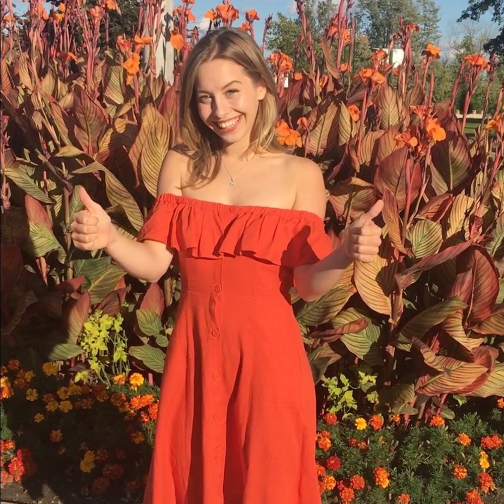 Meet your Posher, Lauren